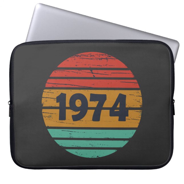 Geboren in 1974  verjaardagscadeau laptop sleeve (Voorkant)