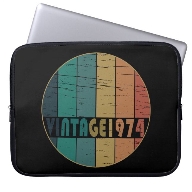 Geboren in 1974  verjaardagscadeau laptop sleeve (Voorkant)