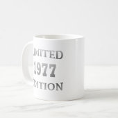 Geboren in 1977, beperkte uitgave koffiemok (Voorkant links)