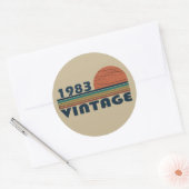 Geboren in 1983 verjaardagscadeau ronde sticker (Envelop)