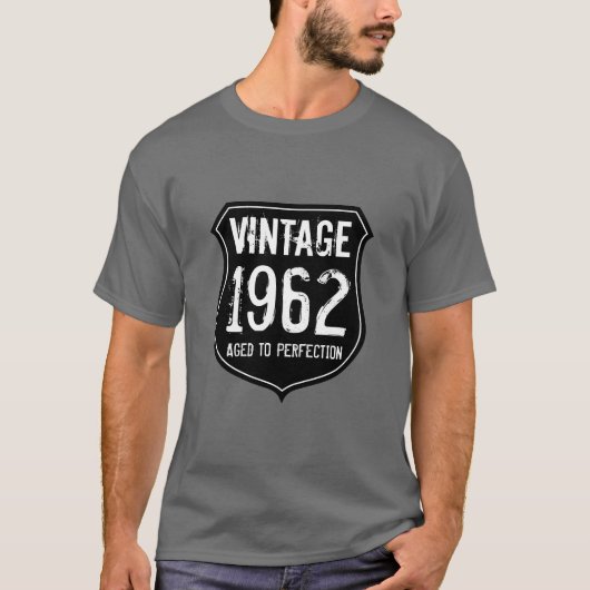 Geboren in het jaar 1962 en verouderd tot perfecti t-shirt (Voorkant)