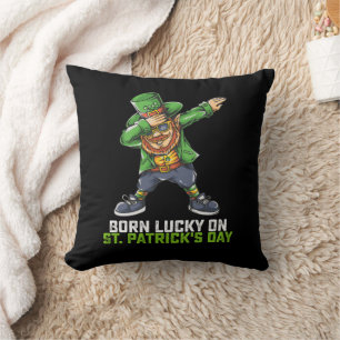 Geboren met geluk op St. Patrick's Day Dabbing Ver Kussen