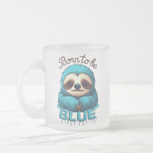Geboren om blauwe, schattige luiaard te zijn matglas koffiemok