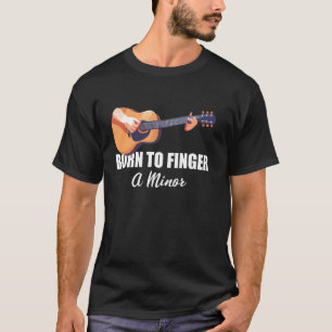 Geboren om een kleine grappige gitaarspeler te vin t-shirt