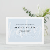 Geborsteld blauwe en witte babyshower uitnodiging (Staand voorkant)