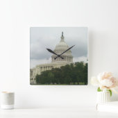 Gebouw van het Amerikaanse Capitool met bewolkte l Vierkante Klok (Huis)