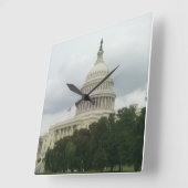 Gebouw van het Amerikaanse Capitool met bewolkte l Vierkante Klok (Hoek)