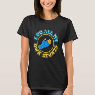 Gebroken arm ik doe mijn eigen stoten t-shirt