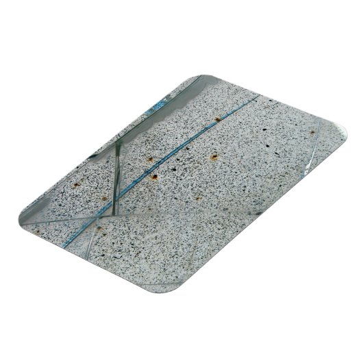 Gebroken, gekraakte en vuile glas magneet (Linkerzijde)