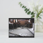 Gebroken glas op het Briefkaart van de verlaten tr (Staand voorkant)