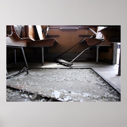Gebroken glas op het poster van de verlaten trein (Voorkant)