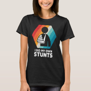Gebroken hand ik doe mijn eigen stunts snel goed. t-shirt