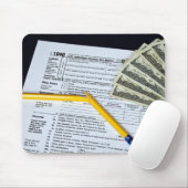 Gebroken potlood op belastingformulier muismat (Met muis)