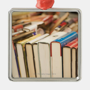 Gebruikte boeken bij een geruchtenverkoop metalen ornament