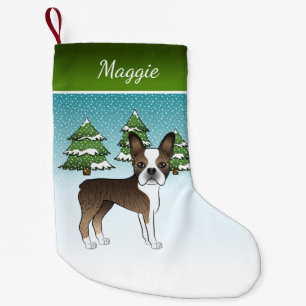 Gebruinde Boston Terrier In Een Winterbos & Naam Kleine Kerstsok