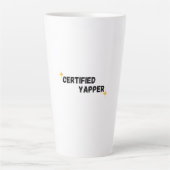 Gecertificeerd Yapper | Gen-Z Funny Graphic T-shir Latte Mok (Voorkant)