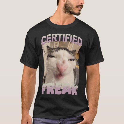 Gecertificeerde Freak Cat Meme Funny Pet Humor T-shirt (Voorkant)