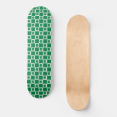 Gecontroleerd groen en wit shamrock Clover-patroon Skateboard (Voorkant)