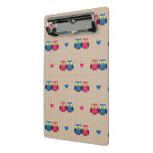 Gecontroleerd patroon met liefdesuilen mini klembord (Angled2)