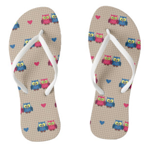Gecontroleerd patroon met liefdesuilen teenslippers