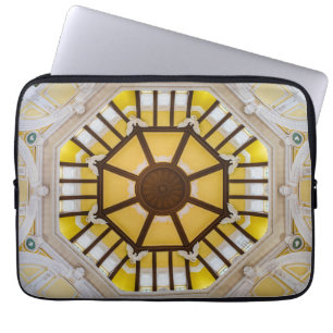 Gedecormeerd plafond op het station van Tokio Laptop Sleeve