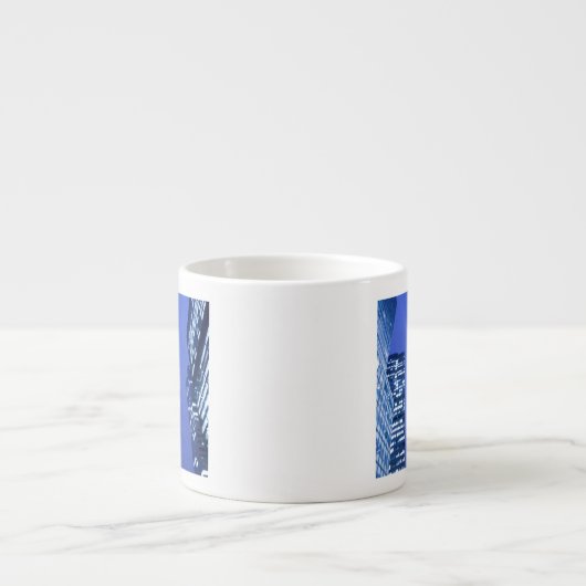 Gedefocuseerd naar boven uitzicht van kantoor die espresso kop (Voorkant)