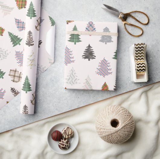 Gedekte kerstbomen van wit cadeaupapier (Crafts)