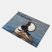 Gedekte Merganser Calling Deurmat (Schuin)