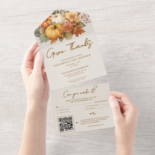 Gedempte bloemen alles in één Thanksgiving All In One Uitnodiging (Afscheurbaar)