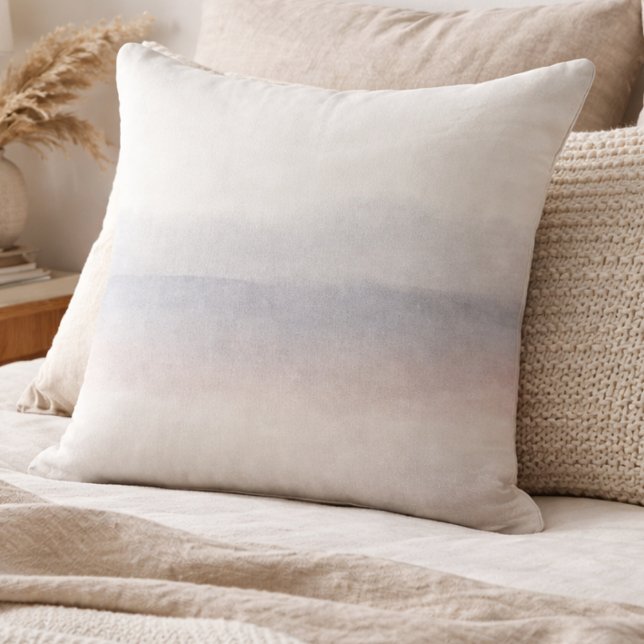 Gedempte hemel horizon kussensloop kussen (Muted sky tones with drifting clouds bring quiet balance to softly layered neutral spaces)