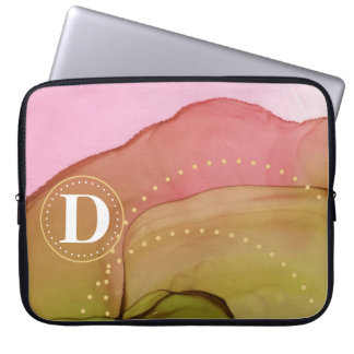 Gedempte waterverfwas met omcirkelde monogram laptop sleeve