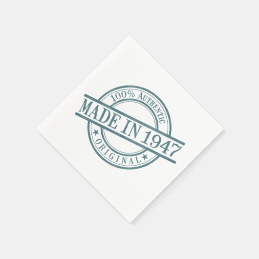 Gediend in 1947, geboortejaar rond rubberzegel Log Servetten (Hoek)