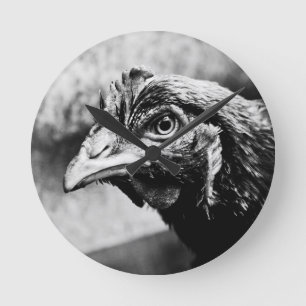 gedistilleerde dranken en kippen ronde klok