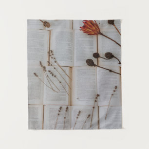 Gedroogde bloemen op boeken wandkleed