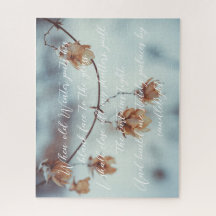 Gedroogde hop Garland op de Snowy-achtergrond