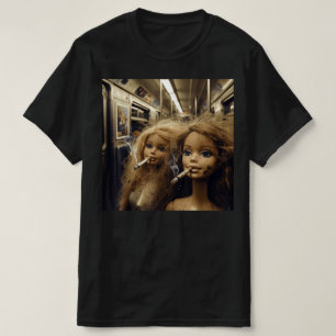 Gedroogde pop die rookt Grappige poppengezicht Mem T-shirt