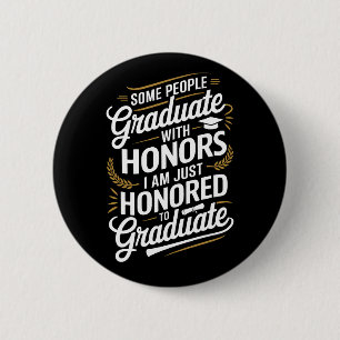 Geëerd aan Afstuderen – Grappig Afstuderen Quote Ronde Button 5,7 Cm