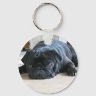 Geef de naam van het schattige zwarte Pug Puppy ac Sleutelhanger