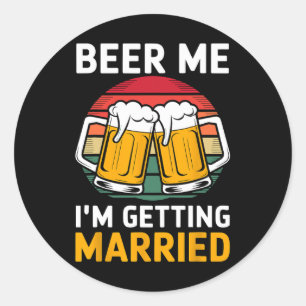Geef me bier, ik ga trouwen Bruidegom Bruidsjonker Ronde Sticker