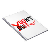 GEEF NIET OP – Krachtig Rood Motivatie Design Notitieboek (Rechterzijde)