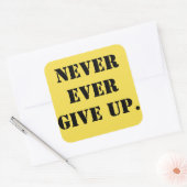 GEEF NOOIT AAN! VIERKANTE STICKER (Envelop)