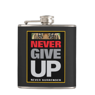 Geef nooit op en geef nooit een prestatie prijs op heupfles