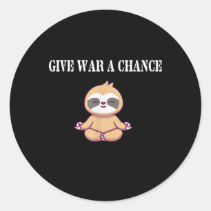 Geef oorlog een kans luiaard ronde sticker