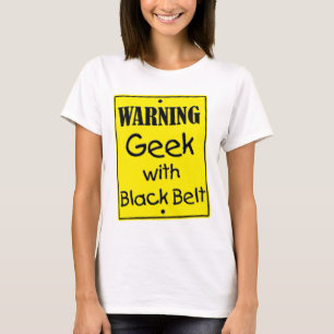 Geek d'avertissement avec T-shirt ceinture noire