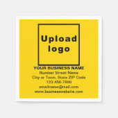 Geel bedrijfsmerk op papieren servet (Voorkant)