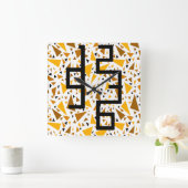 Geel bruine driehoeken op witte retro achtergrond vierkante klok (Huis)