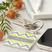 Geel Dk Gray White LG Chevron Gray Name Monogram Sleutelhanger (Voorkant Rechts)