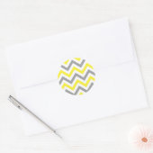 Geel, Dk Grey Wht Large Chevron ZigZag Pattern Ronde Sticker (Envelop)
