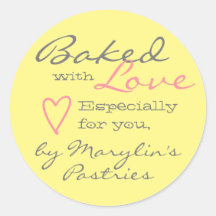 Geel eenvoudig gemaakt met liefdeshartpasta gekleu