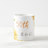 Geel Elegant 50e Monogram Bruiloft Jubileum Magische Mok (Center)